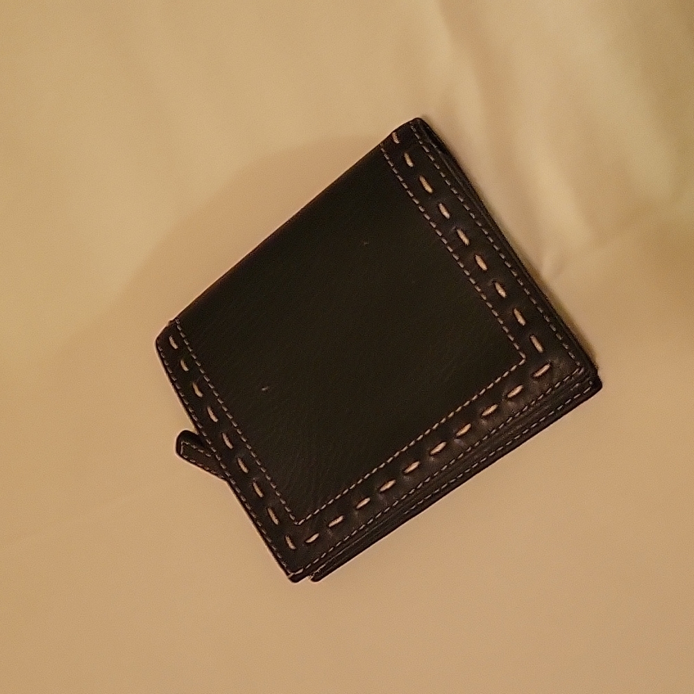 NWOT Levenger small leather wallet